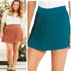 NWOT LC Lauren Conrad Pleated Crepe Skort- Women's